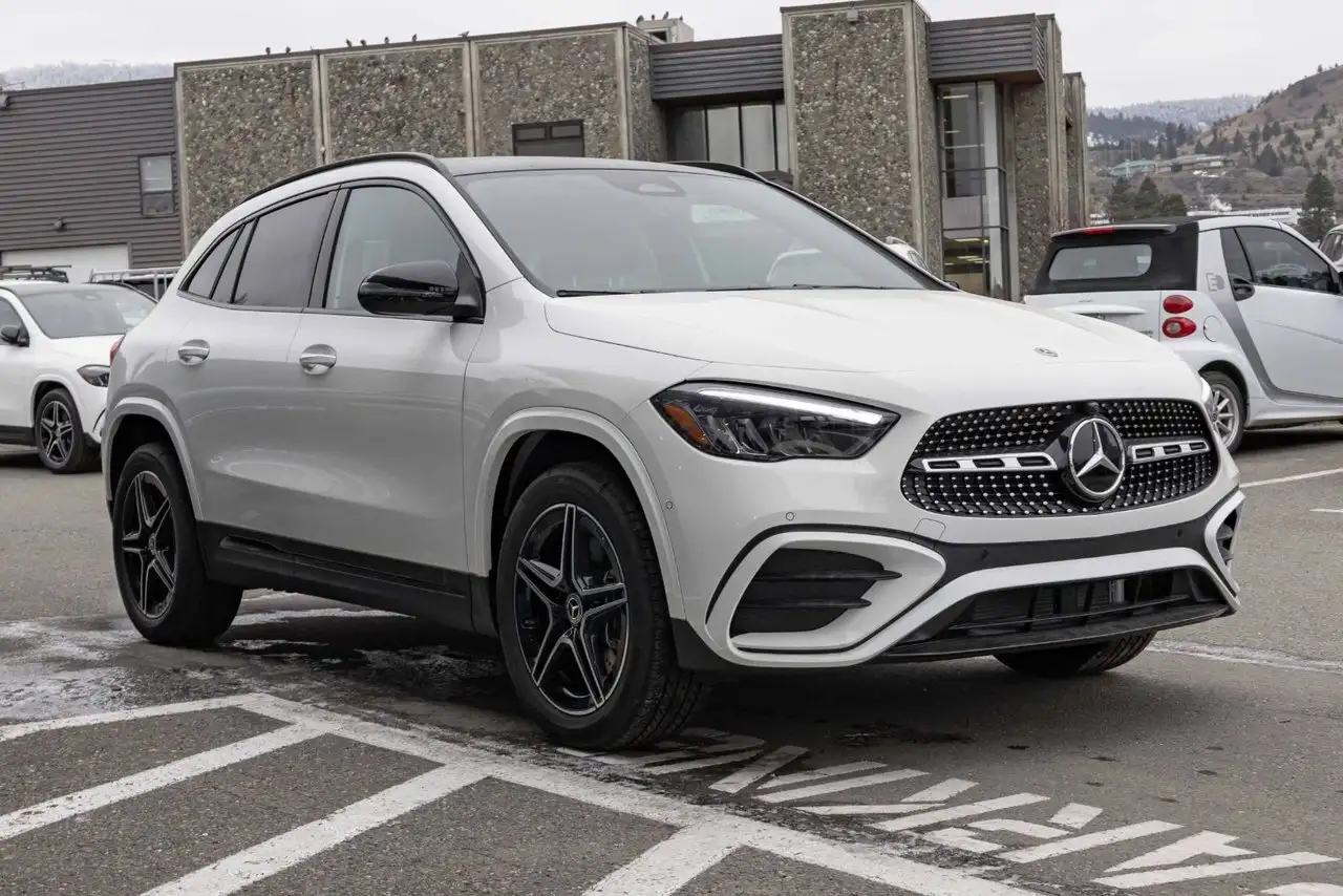 Mercedes-Benz GLA снимка Mercedes-Benz GLA