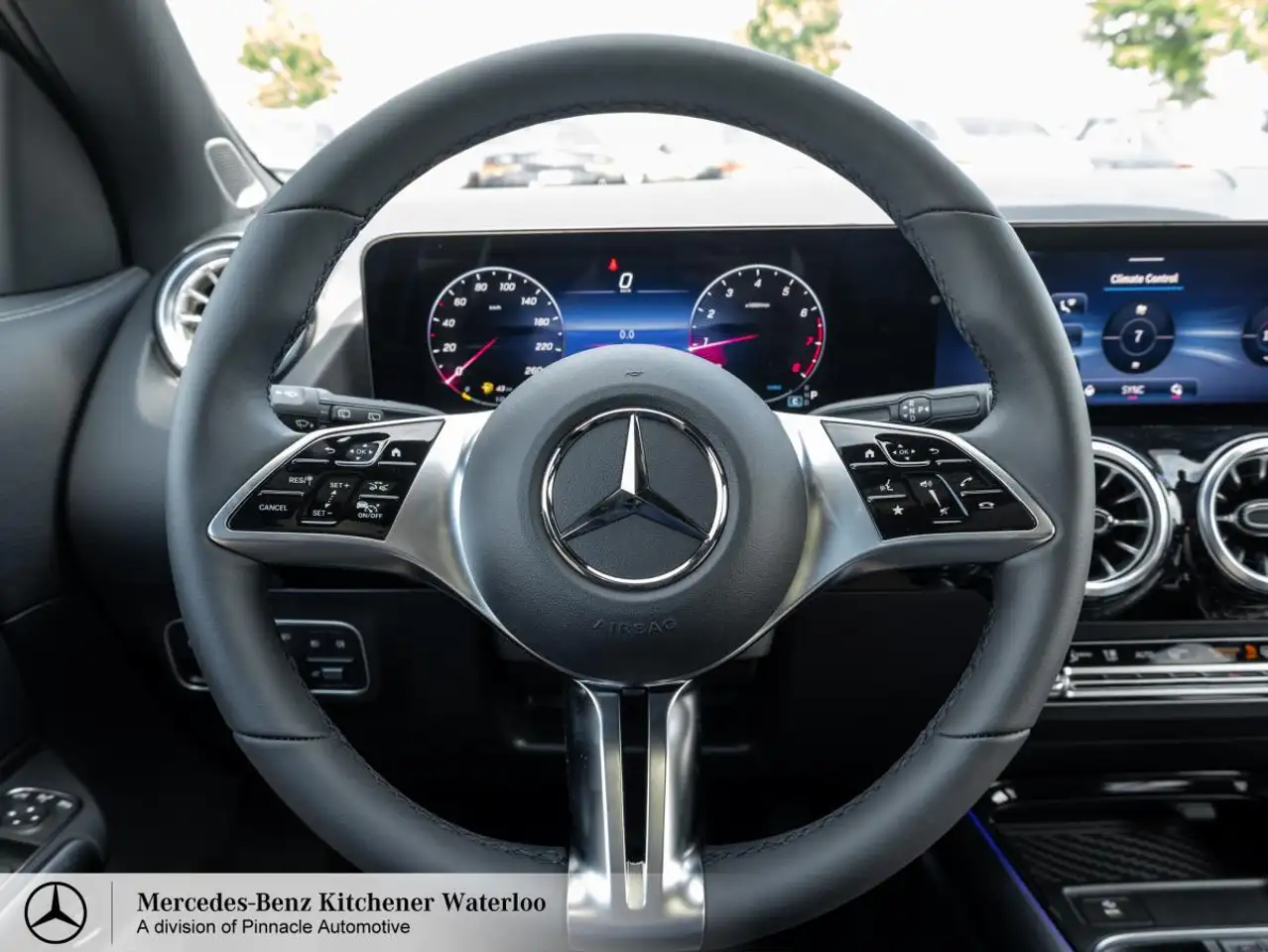 Mercedes-Benz GLA снимка Mercedes-Benz GLA