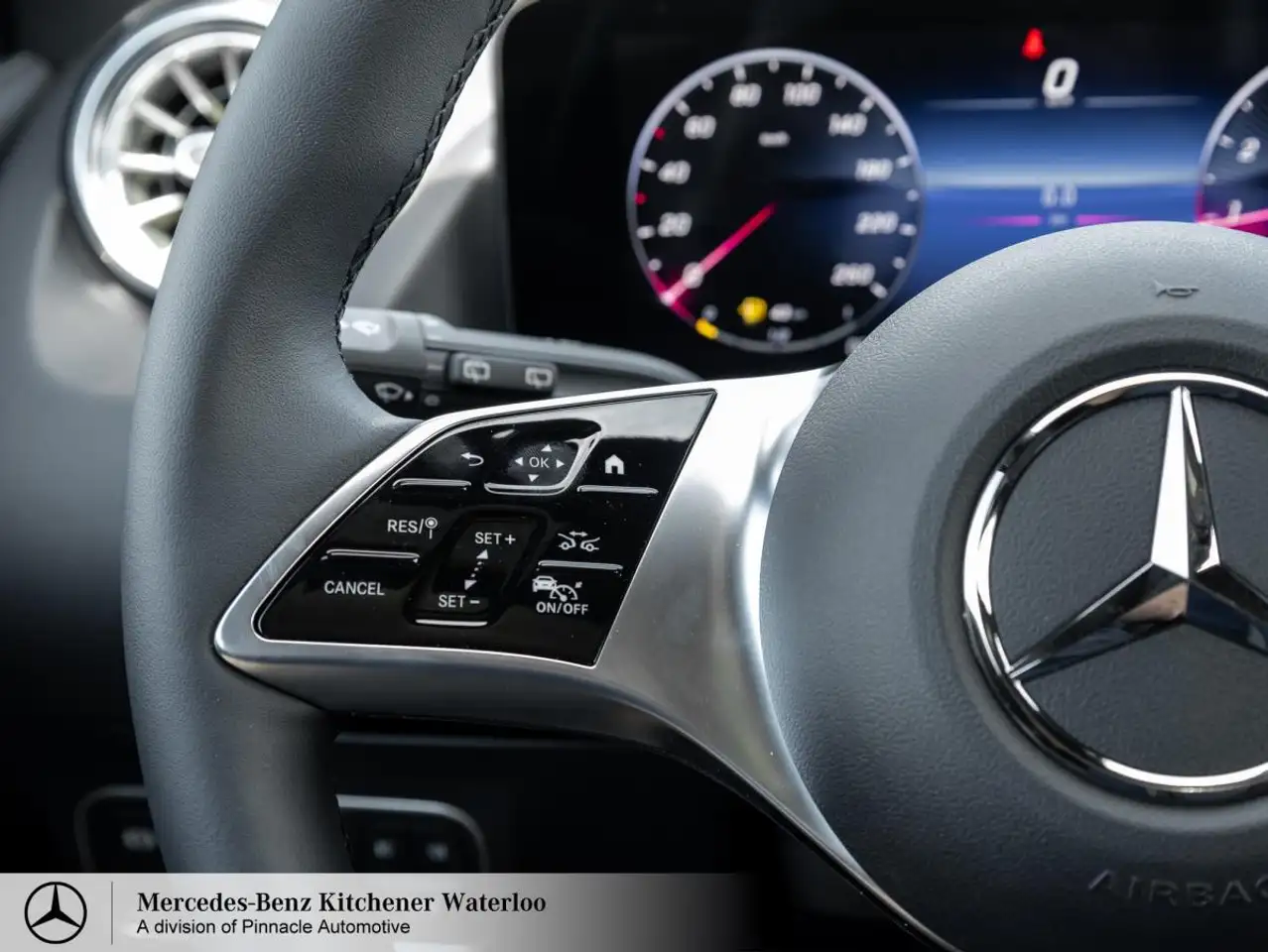 Mercedes-Benz GLA снимка Mercedes-Benz GLA