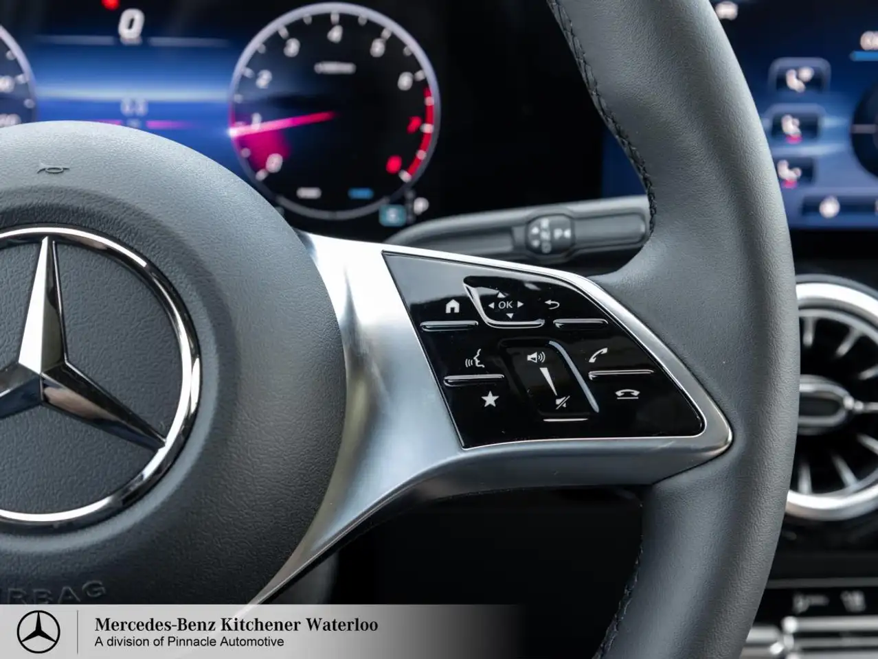 Mercedes-Benz GLA снимка Mercedes-Benz GLA