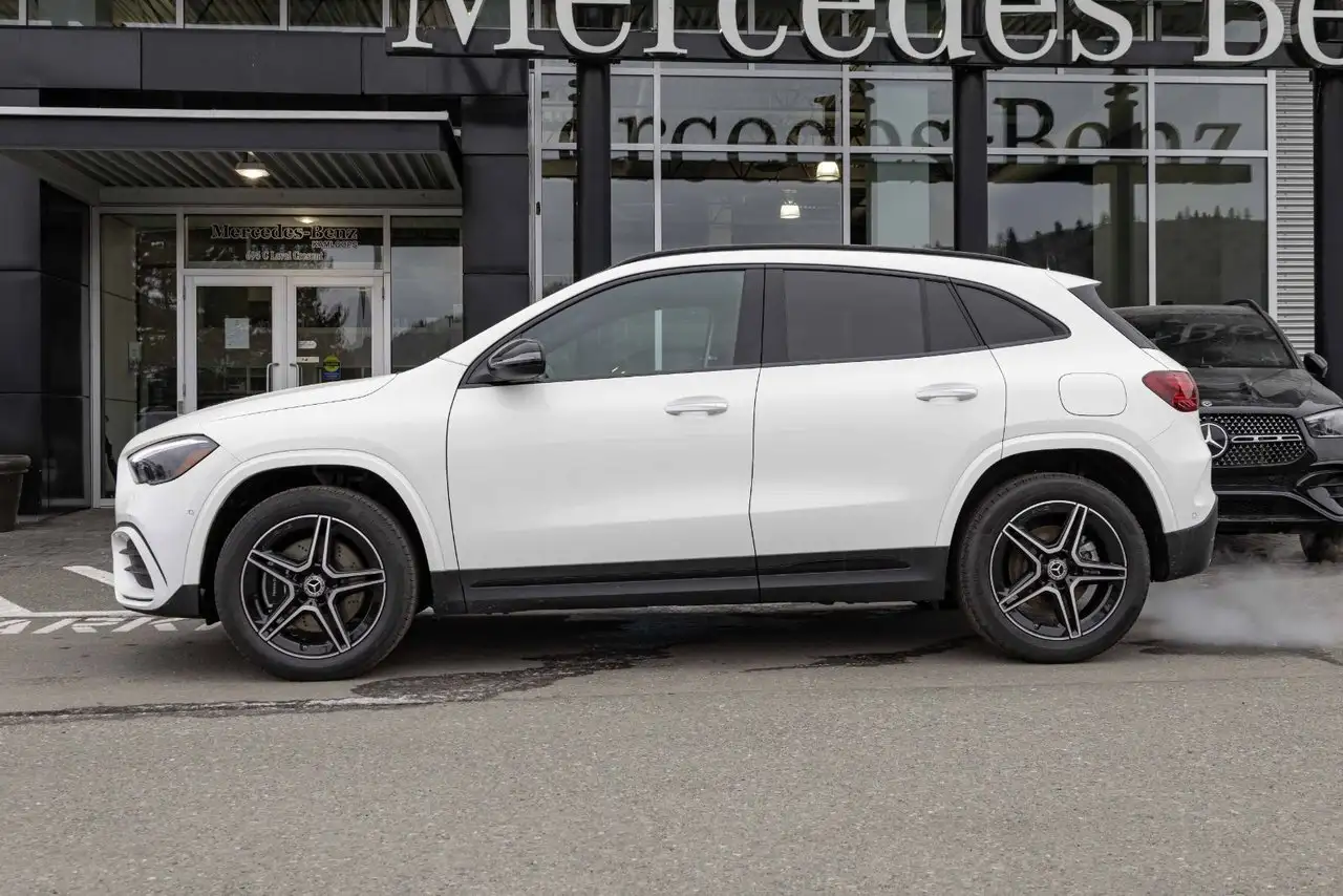 Mercedes-Benz GLA снимка Mercedes-Benz GLA