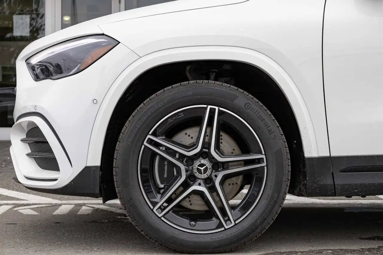 Mercedes-Benz GLA снимка Mercedes-Benz GLA