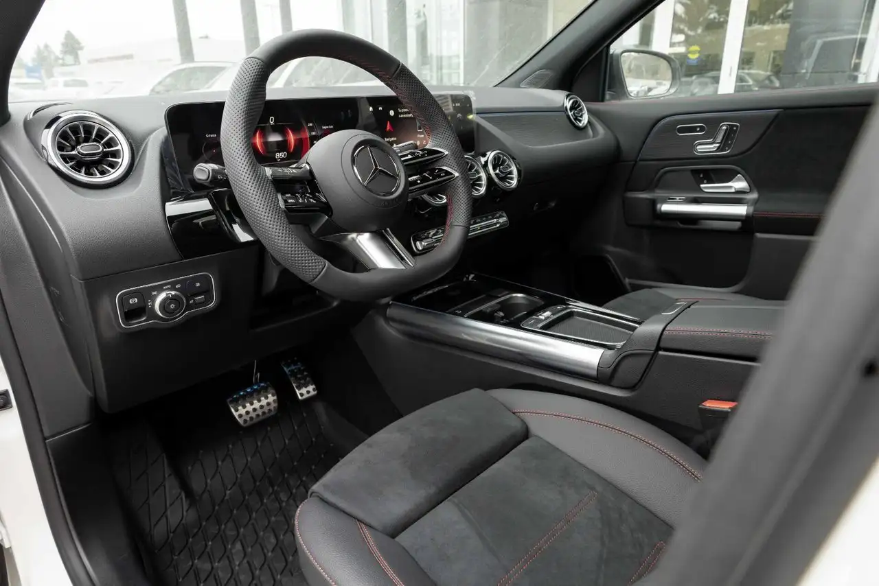 Mercedes-Benz GLA снимка Mercedes-Benz GLA