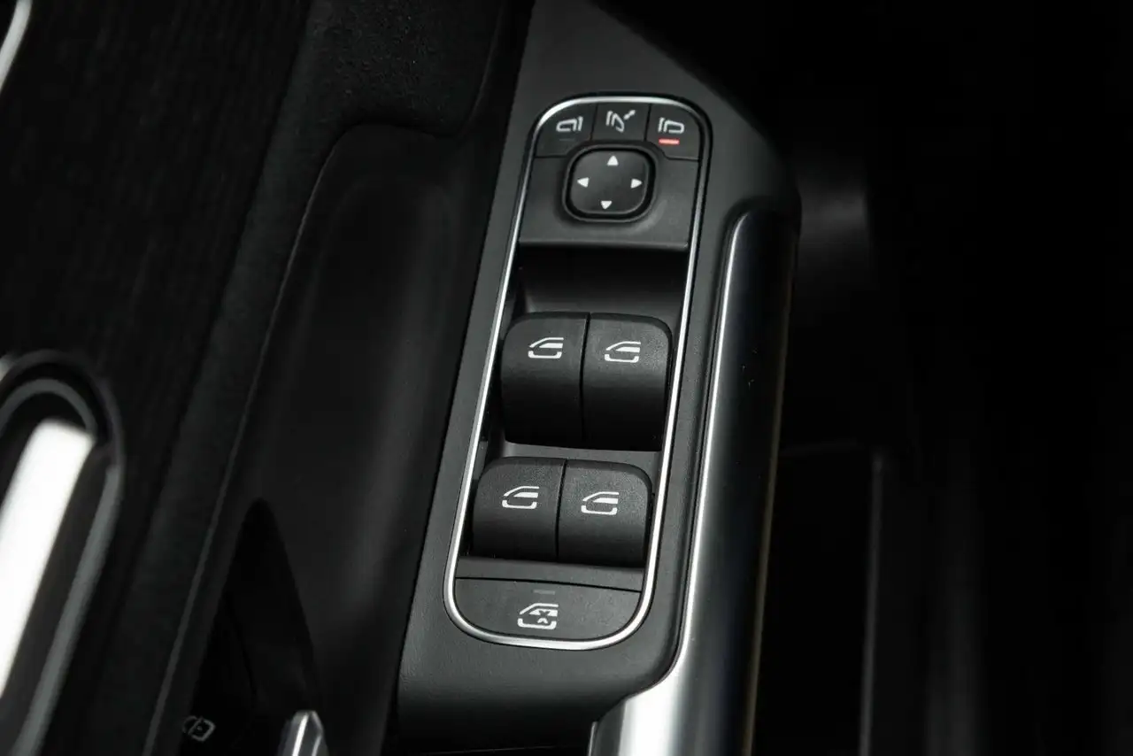 Mercedes-Benz GLA снимка Mercedes-Benz GLA