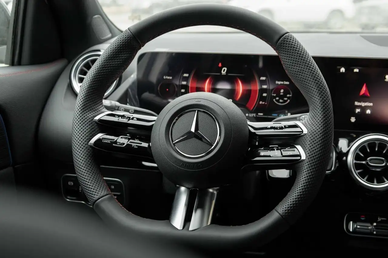 Mercedes-Benz GLA снимка Mercedes-Benz GLA