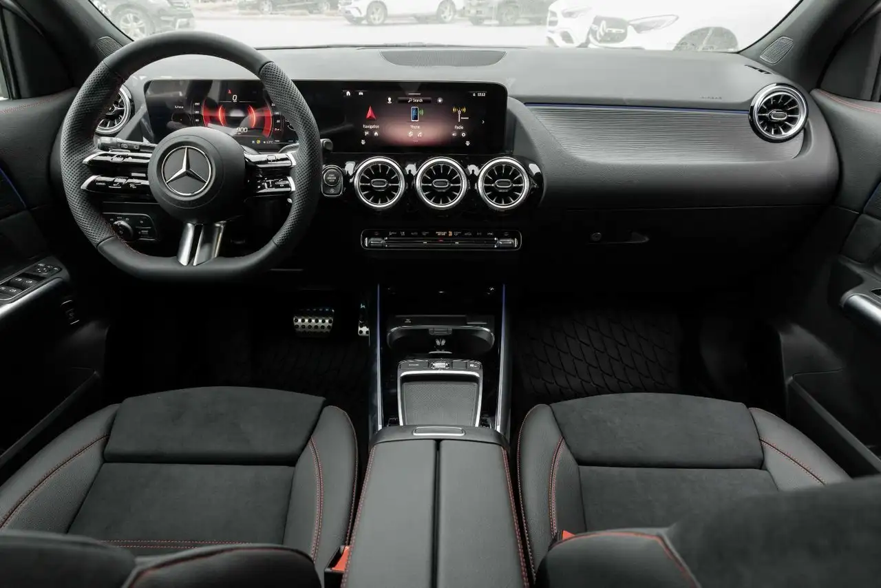 Mercedes-Benz GLA снимка Mercedes-Benz GLA