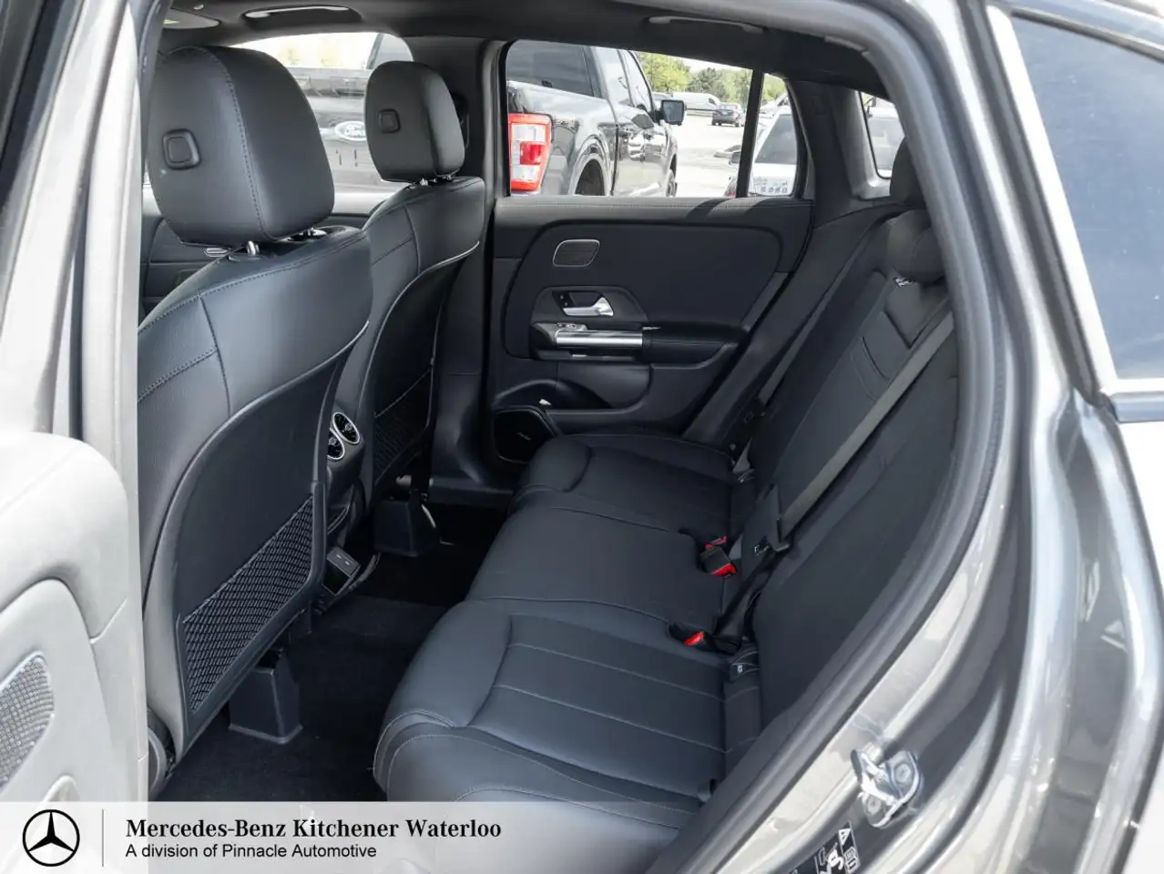 Mercedes-Benz GLA снимка Mercedes-Benz GLA