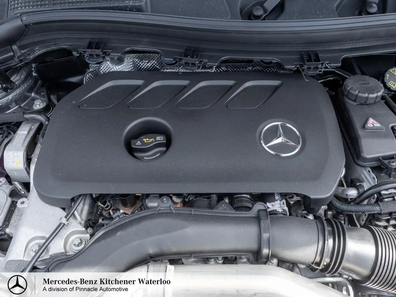 Mercedes-Benz GLA снимка Mercedes-Benz GLA