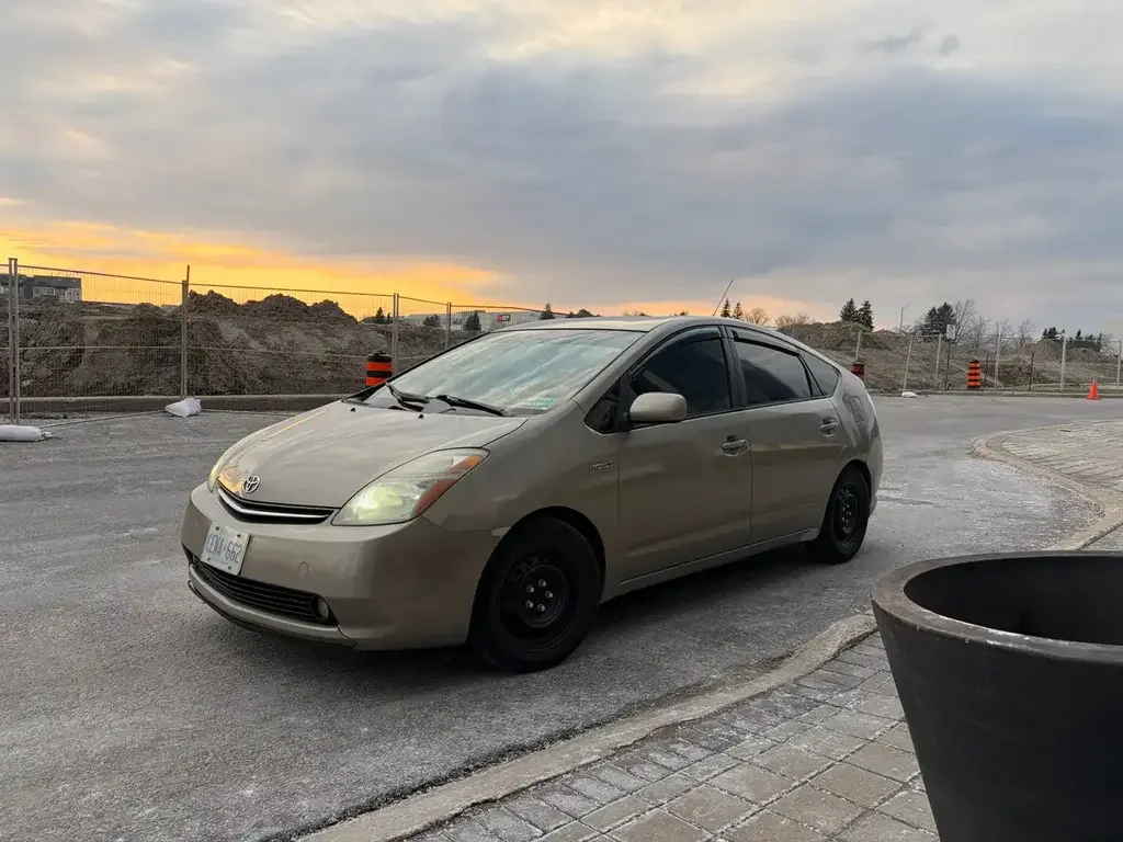 Toyota Prius снимка Toyota Prius