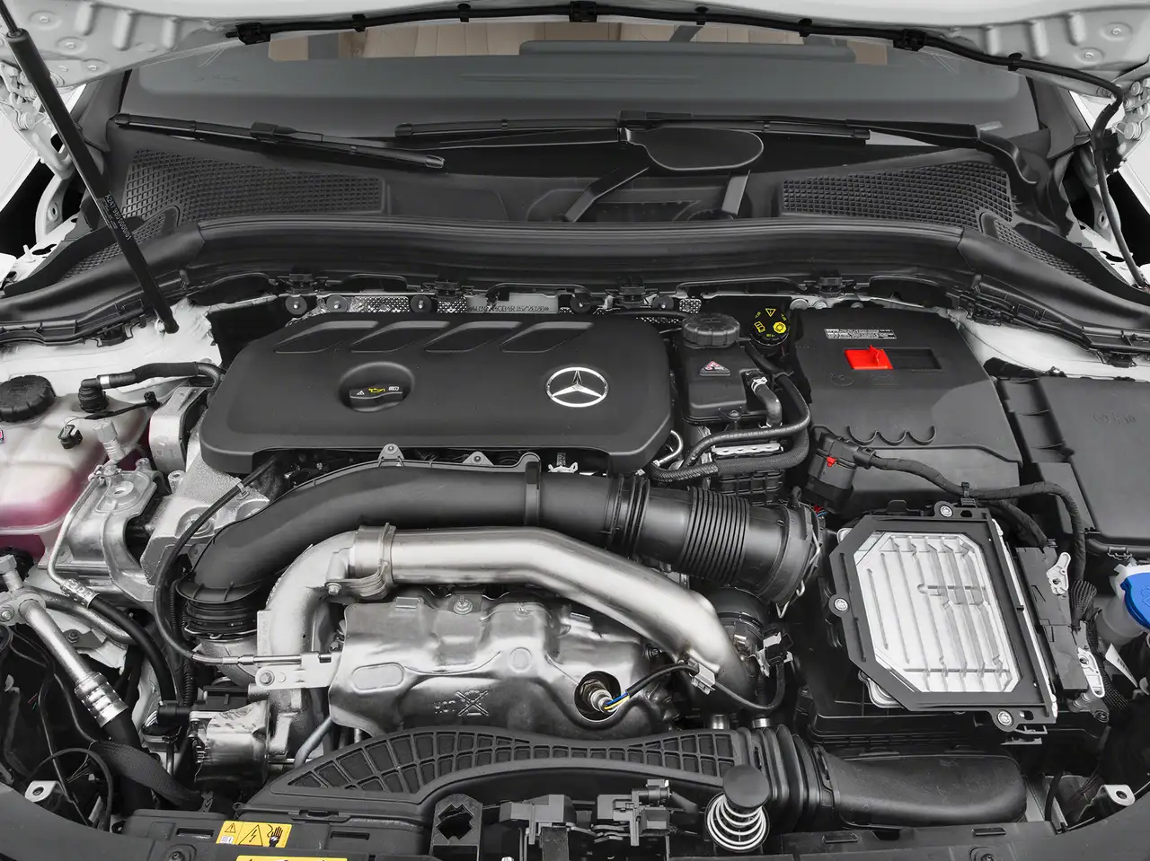 Mercedes-Benz GLA снимка Mercedes-Benz GLA