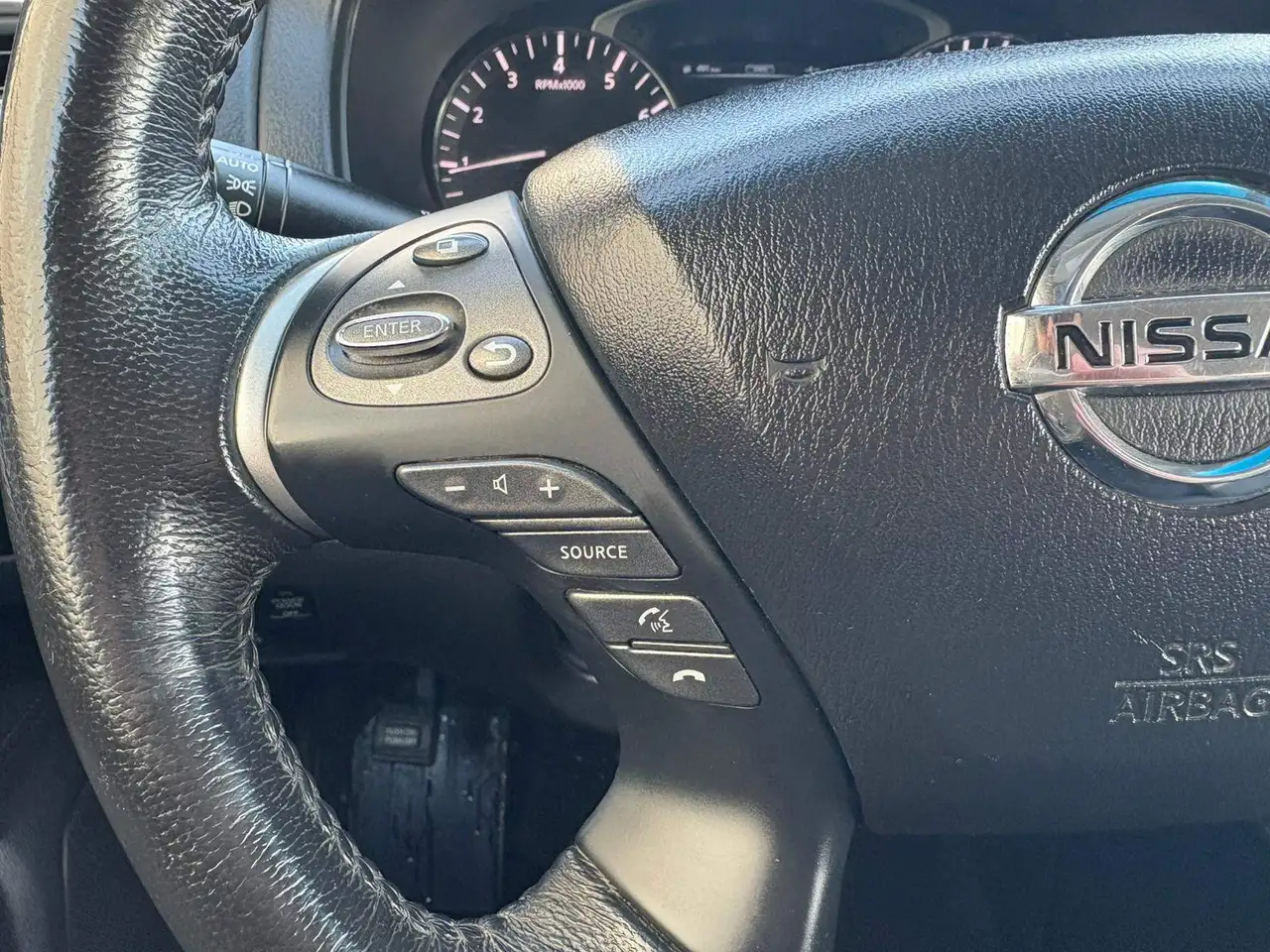 Nissan Pathfinder photo Nissan Pathfinder