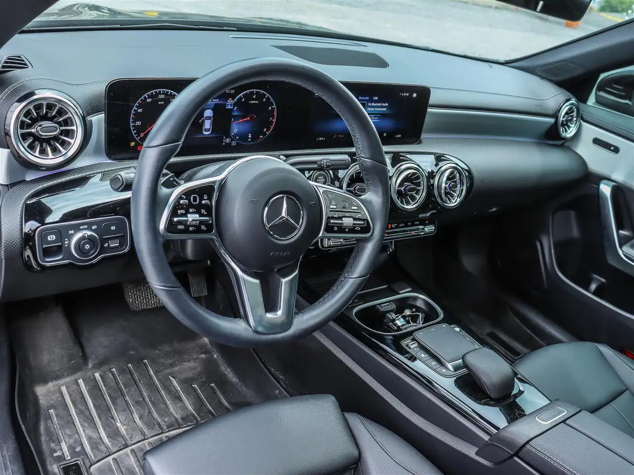 Mercedes-Benz CLA снимка Mercedes-Benz CLA