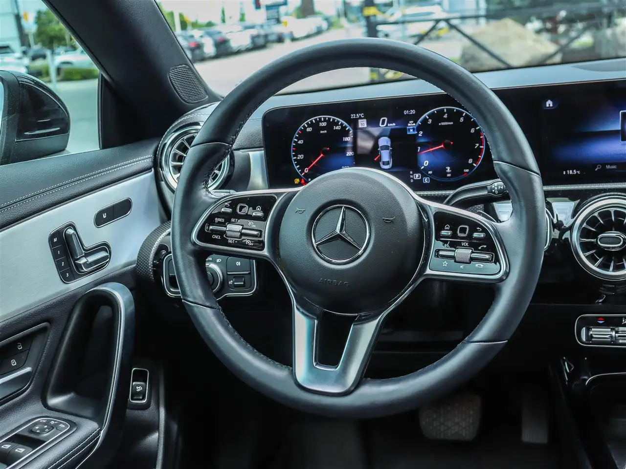 Mercedes-Benz CLA снимка Mercedes-Benz CLA