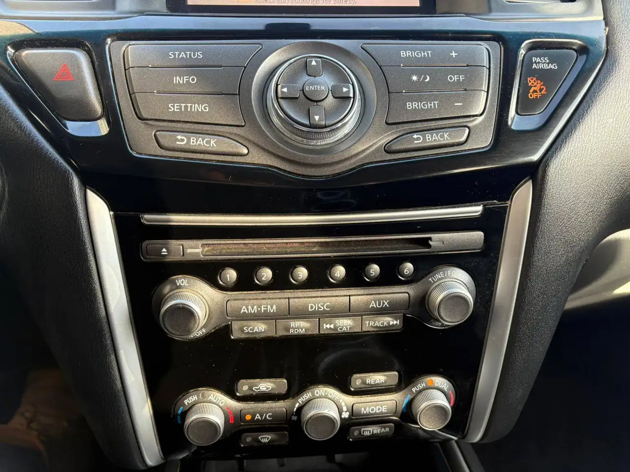 Nissan Pathfinder photo Nissan Pathfinder
