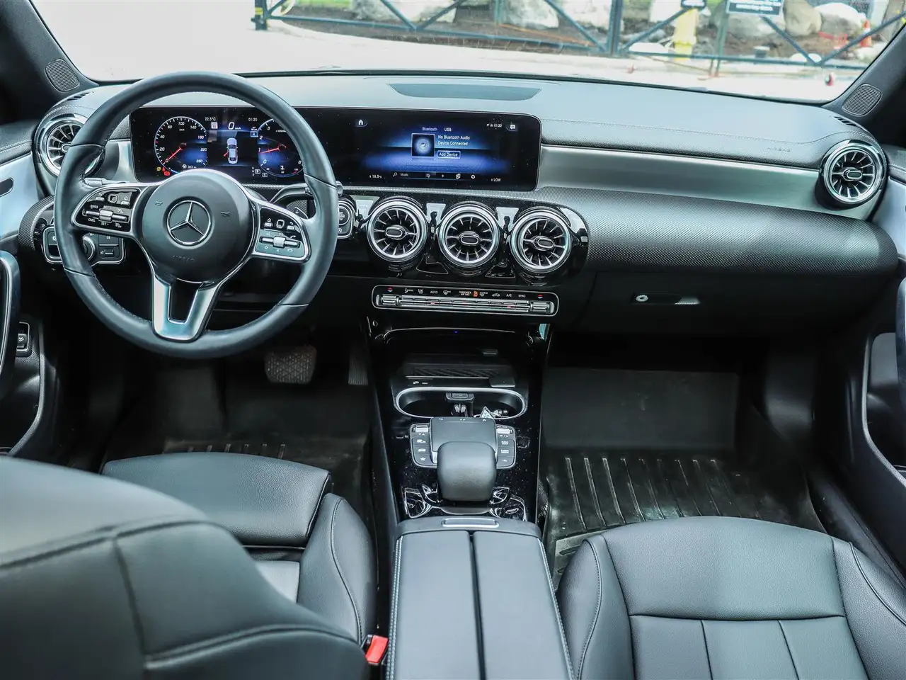 Mercedes-Benz CLA снимка Mercedes-Benz CLA