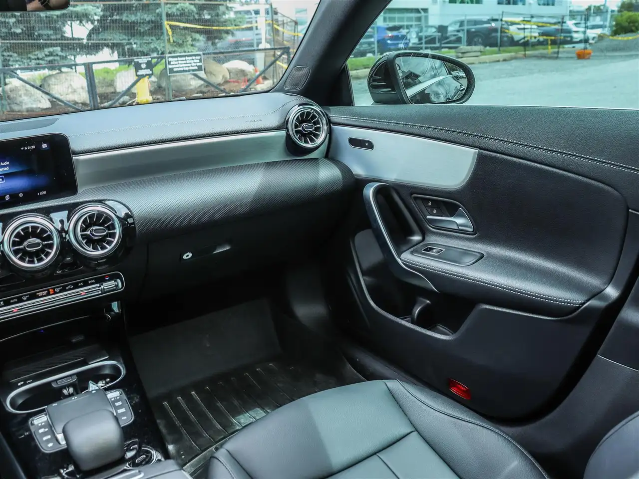 Mercedes-Benz CLA снимка Mercedes-Benz CLA