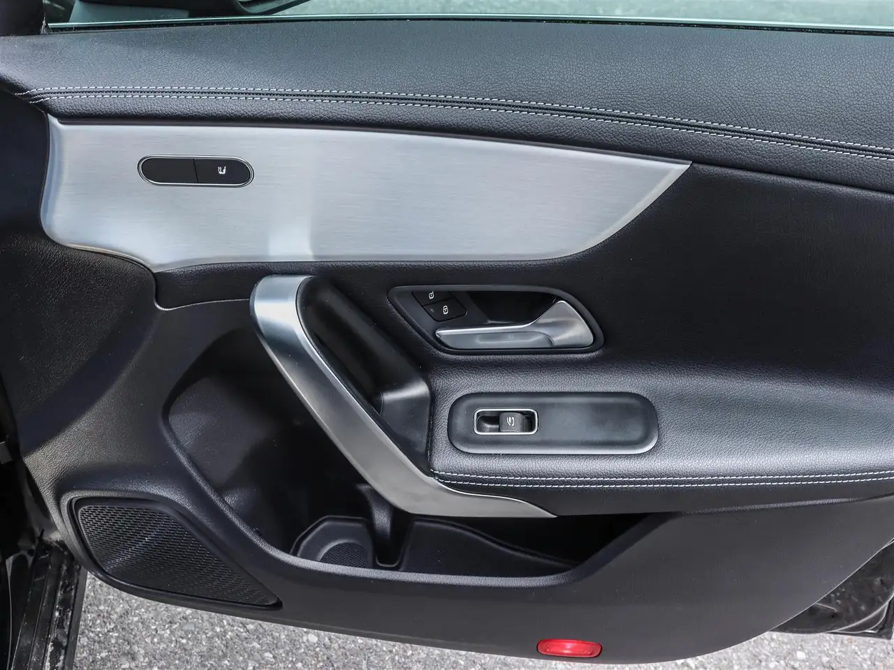 Mercedes-Benz CLA снимка Mercedes-Benz CLA