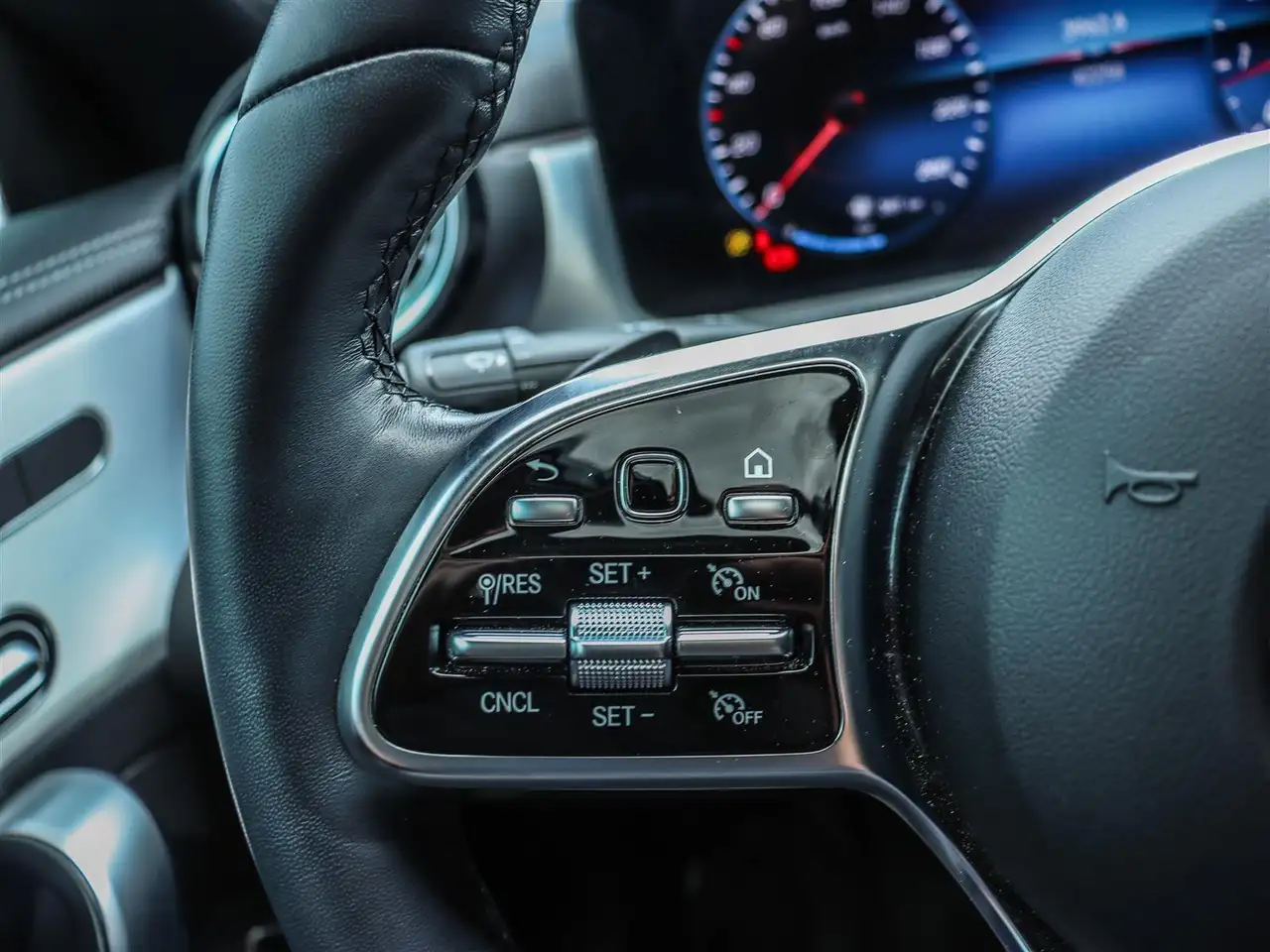 Mercedes-Benz CLA снимка Mercedes-Benz CLA