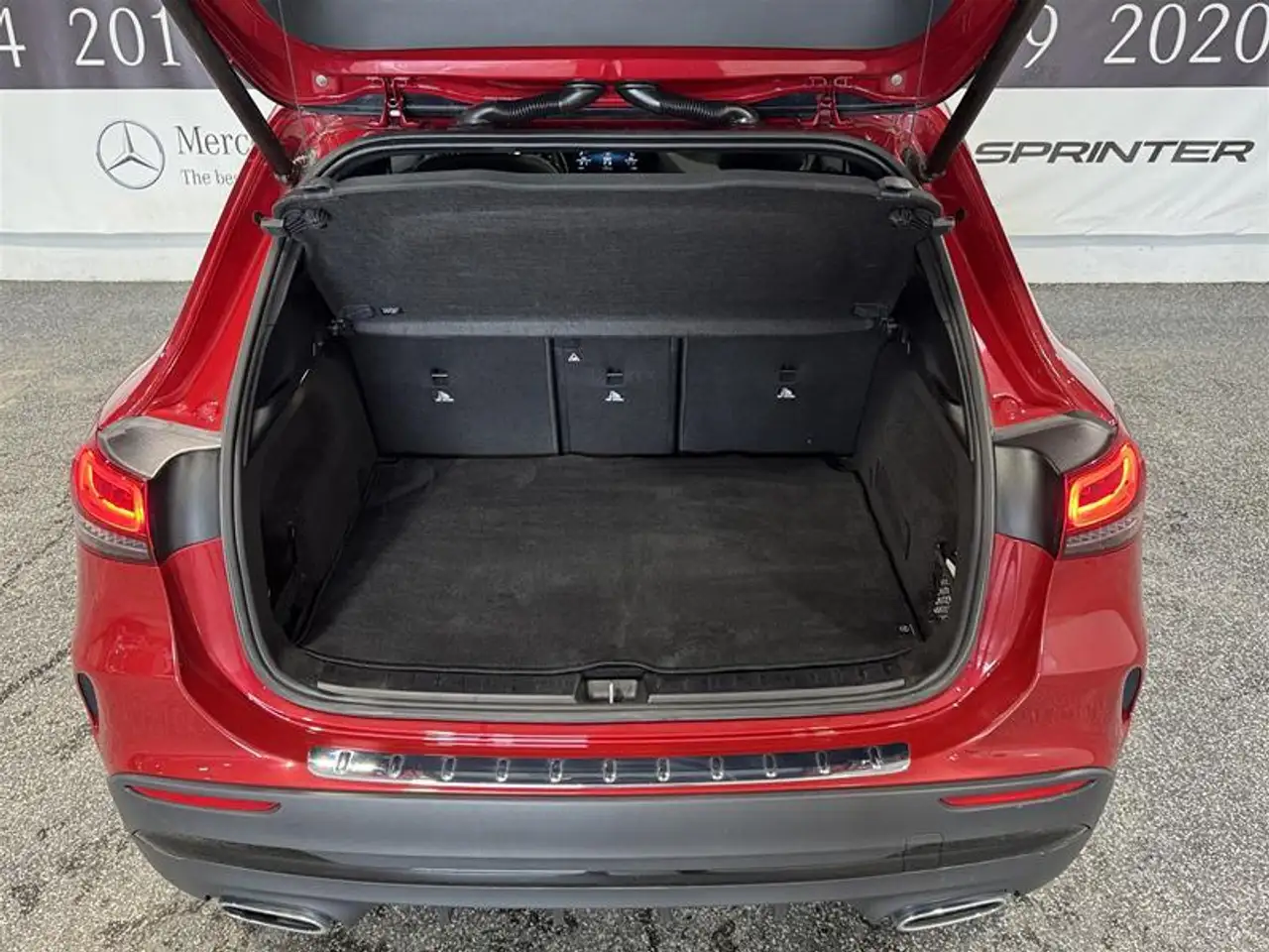 Mercedes-Benz GLA снимка Mercedes-Benz GLA