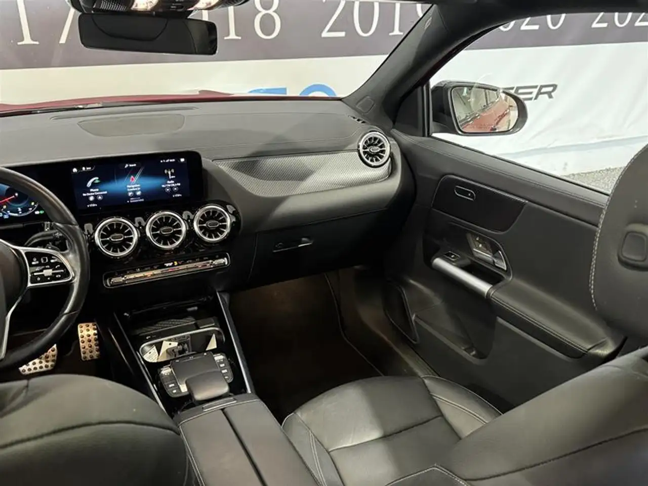 Mercedes-Benz GLA снимка Mercedes-Benz GLA