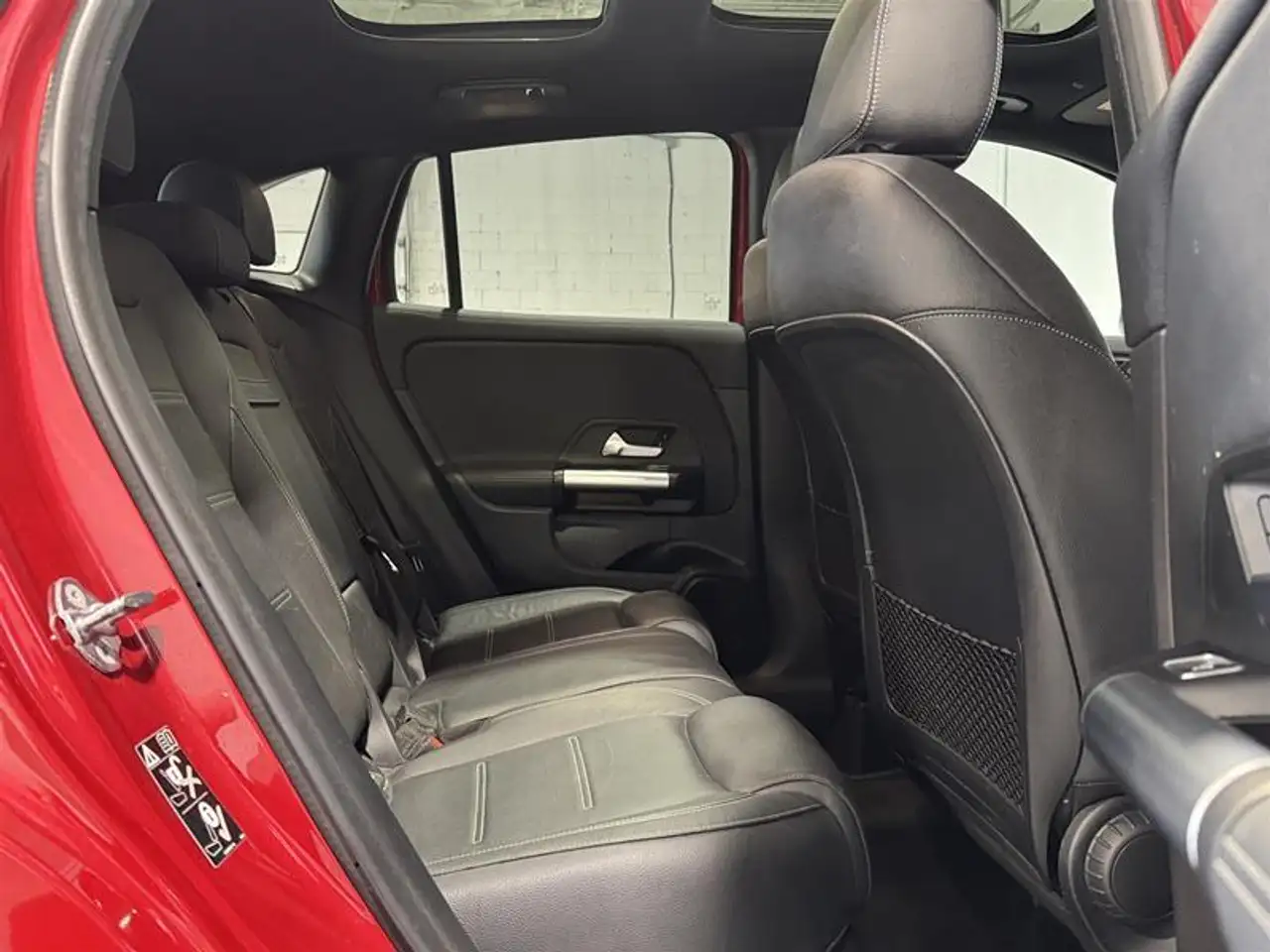 Mercedes-Benz GLA снимка Mercedes-Benz GLA