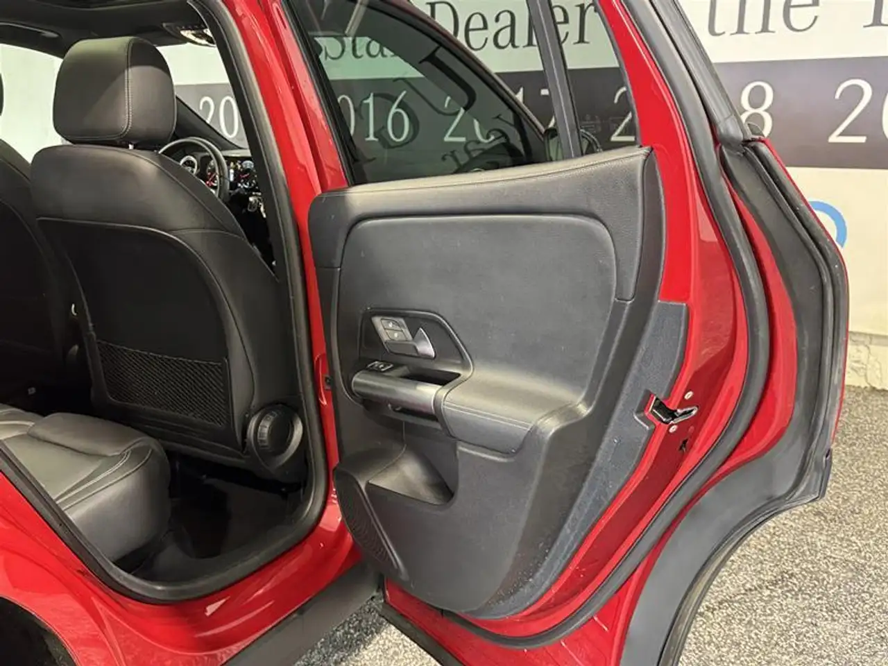 Mercedes-Benz GLA снимка Mercedes-Benz GLA