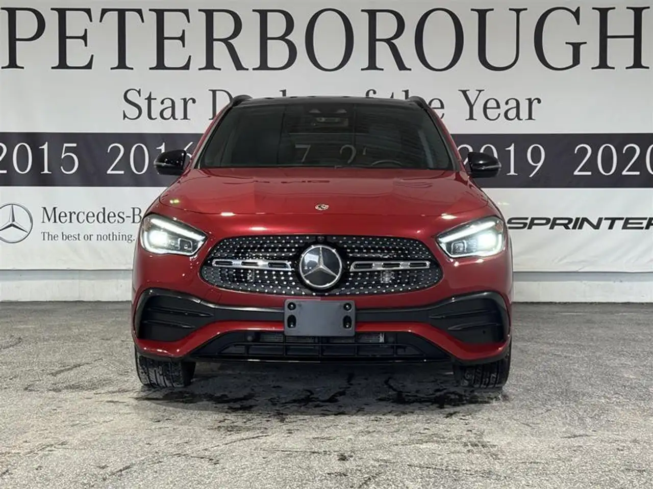 Mercedes-Benz GLA снимка Mercedes-Benz GLA