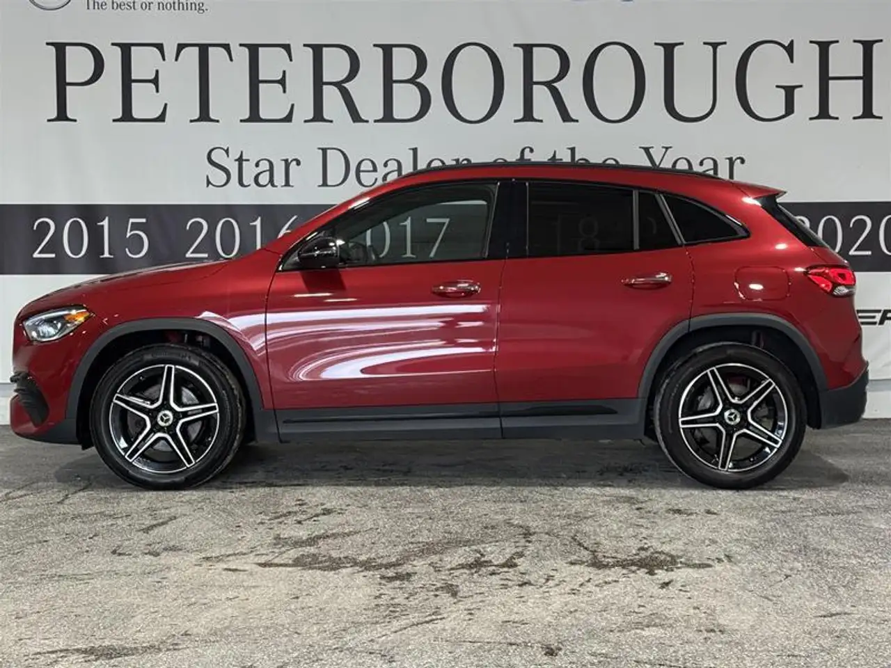 Mercedes-Benz GLA снимка Mercedes-Benz GLA
