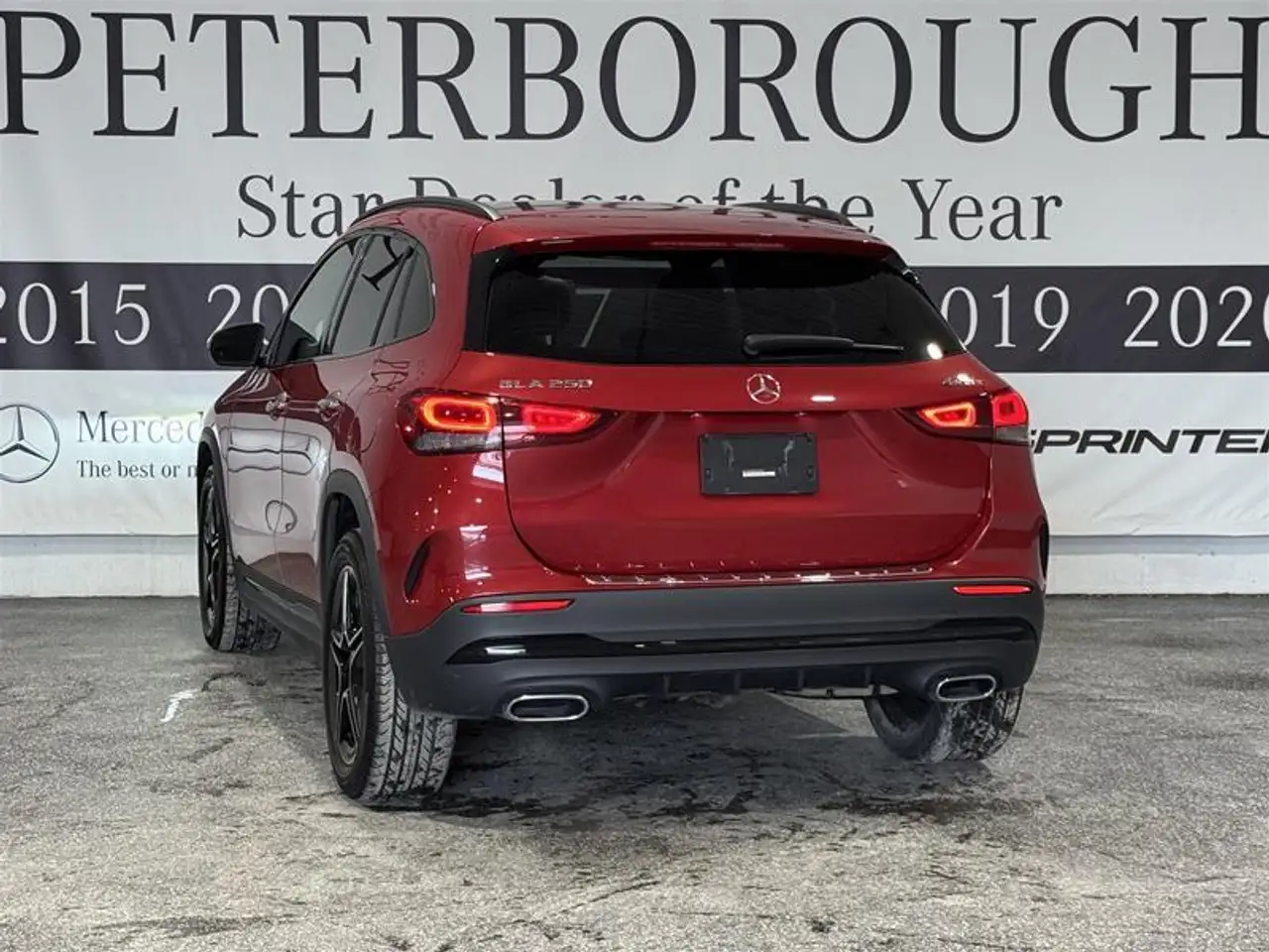 Mercedes-Benz GLA снимка Mercedes-Benz GLA