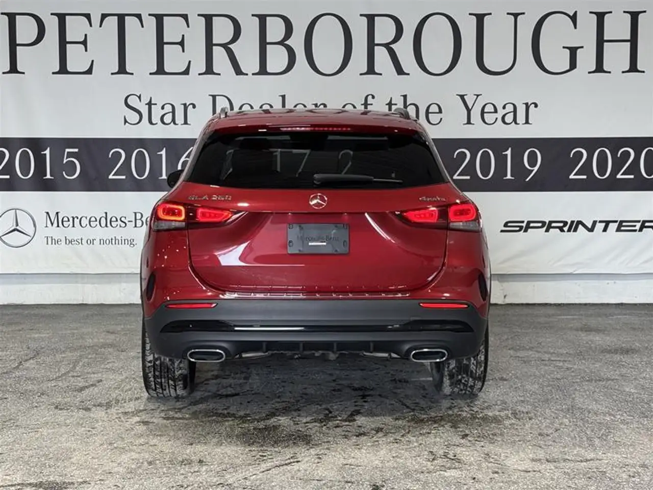 Mercedes-Benz GLA снимка Mercedes-Benz GLA