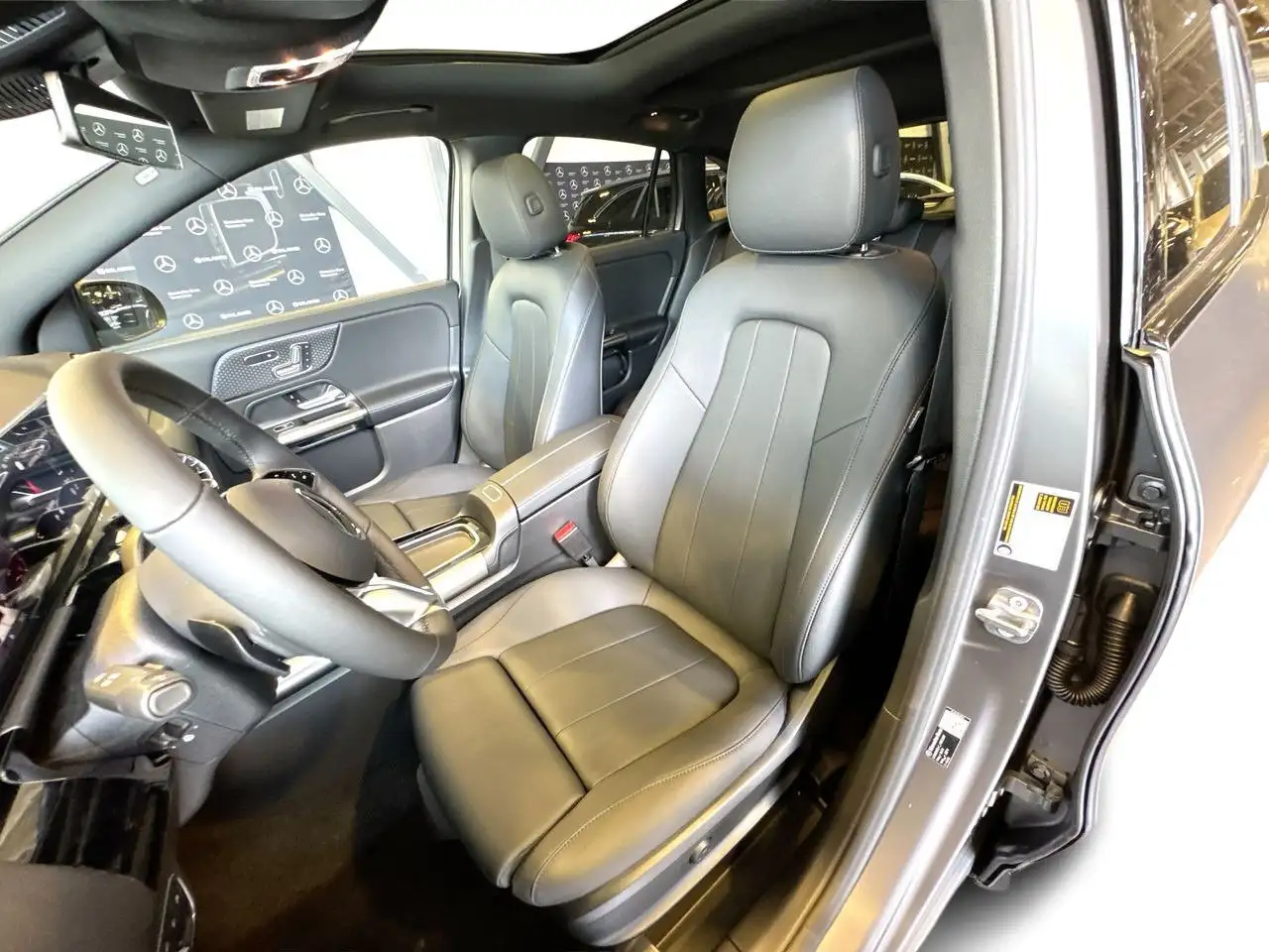 Mercedes-Benz GLA снимка Mercedes-Benz GLA