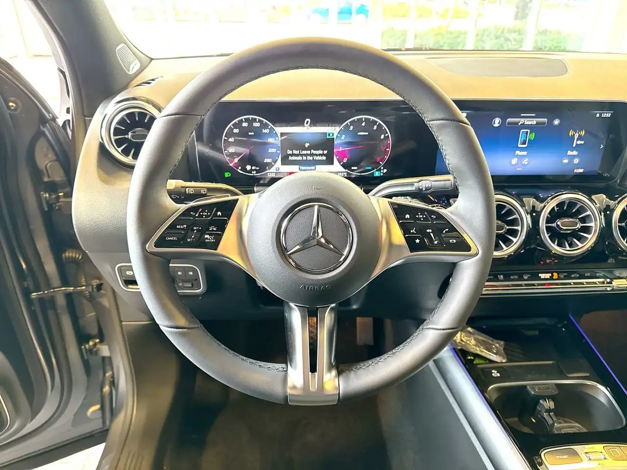 Mercedes-Benz GLA снимка Mercedes-Benz GLA