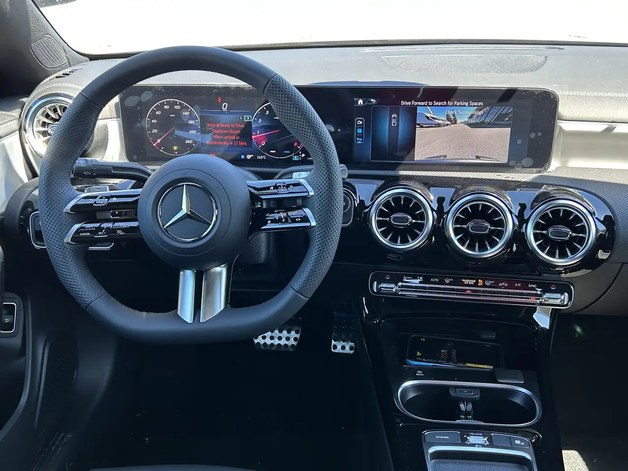 Mercedes-Benz CLA снимка Mercedes-Benz CLA