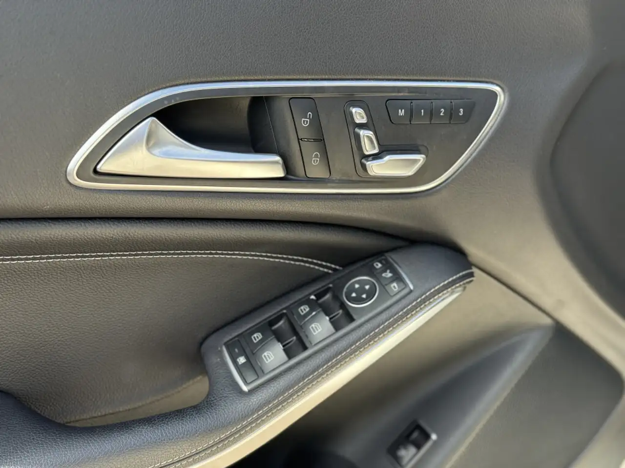 Mercedes-Benz CLA снимка Mercedes-Benz CLA