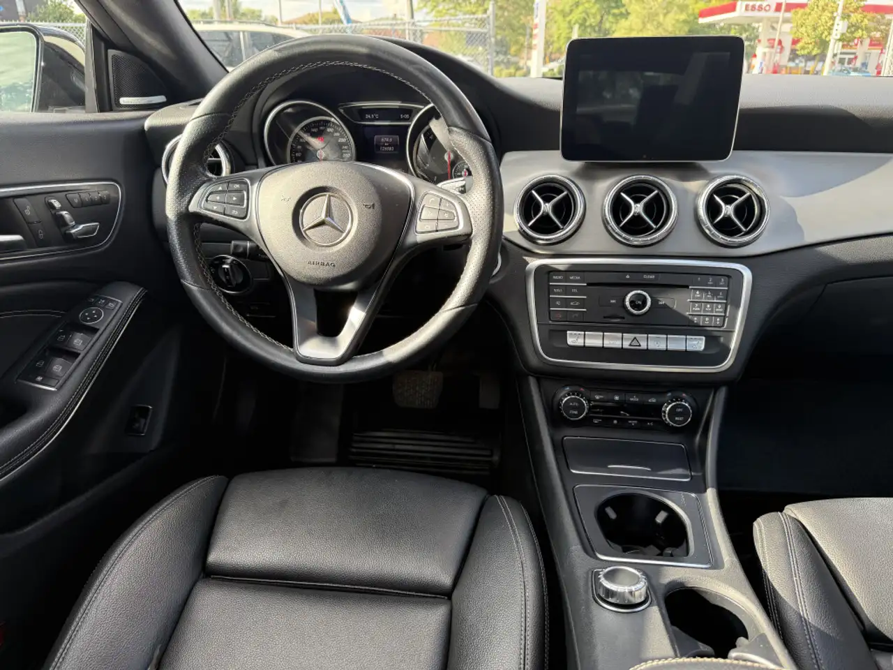 Mercedes-Benz CLA снимка Mercedes-Benz CLA