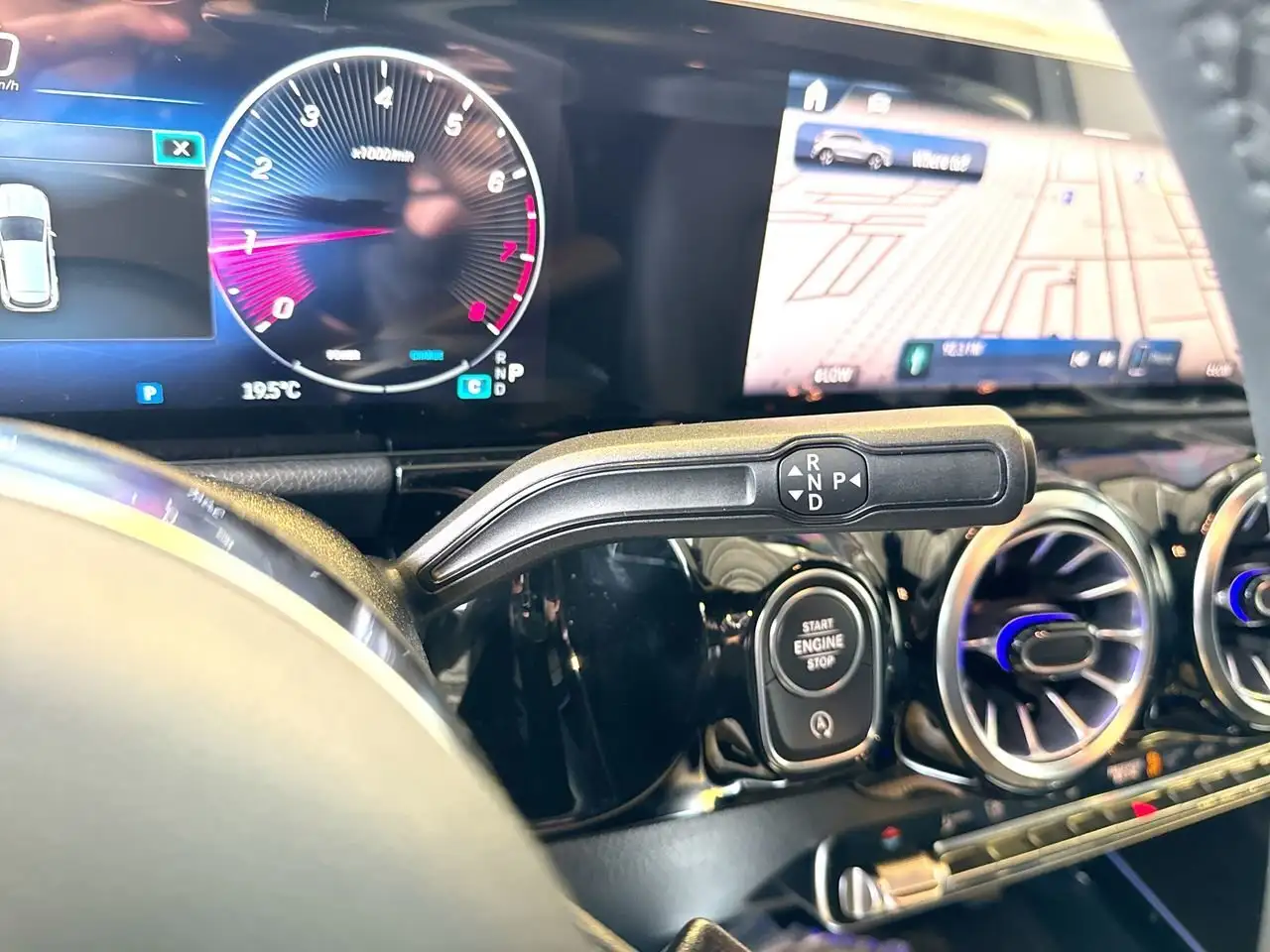 Mercedes-Benz GLA снимка Mercedes-Benz GLA
