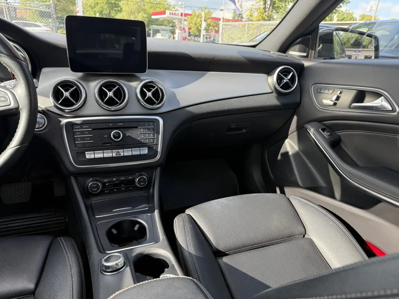 Mercedes-Benz CLA снимка Mercedes-Benz CLA