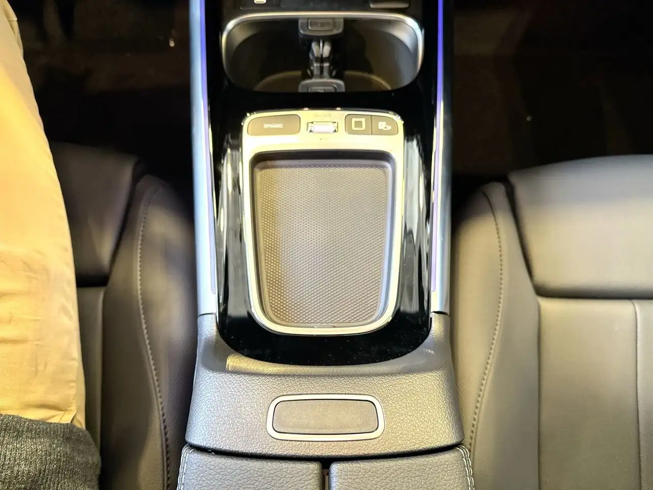 Mercedes-Benz GLA снимка Mercedes-Benz GLA