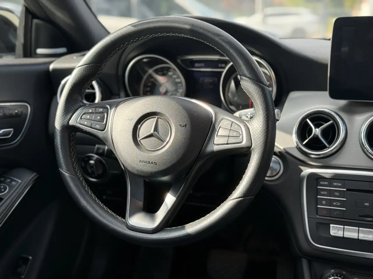 Mercedes-Benz CLA снимка Mercedes-Benz CLA