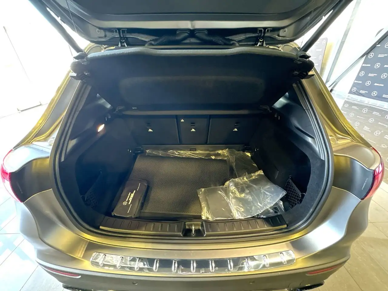 Mercedes-Benz GLA снимка Mercedes-Benz GLA