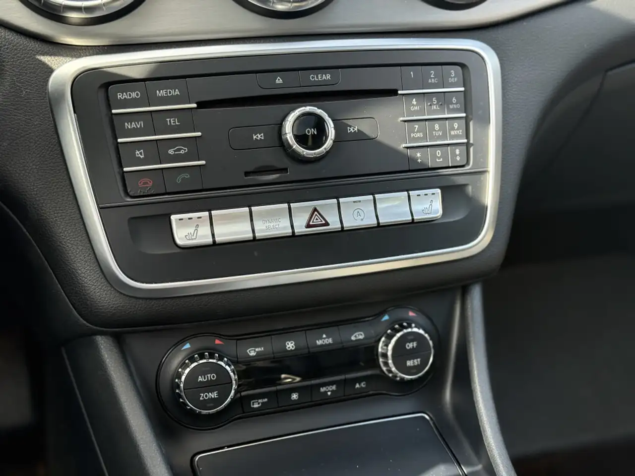 Mercedes-Benz CLA снимка Mercedes-Benz CLA