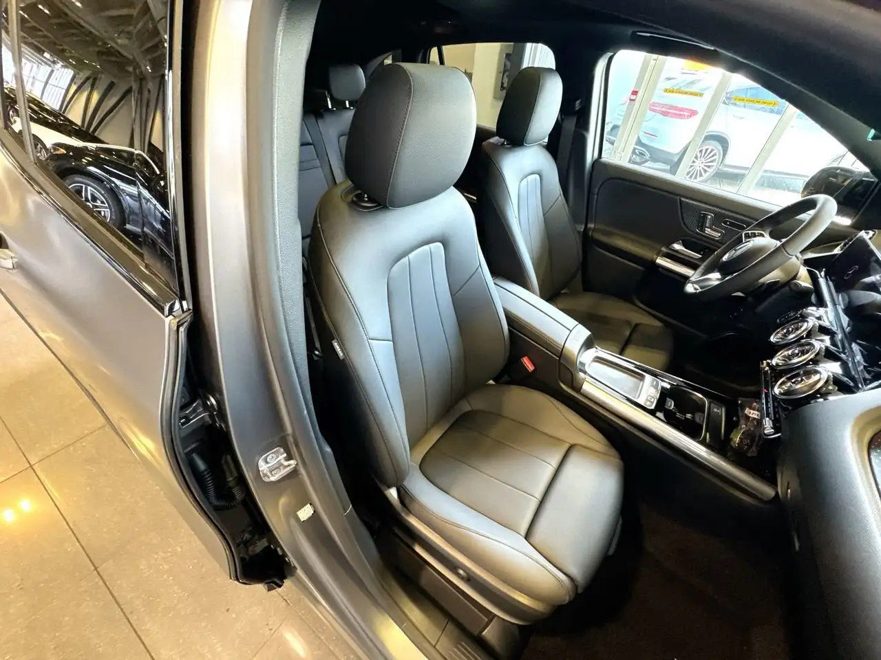 Mercedes-Benz GLA снимка Mercedes-Benz GLA
