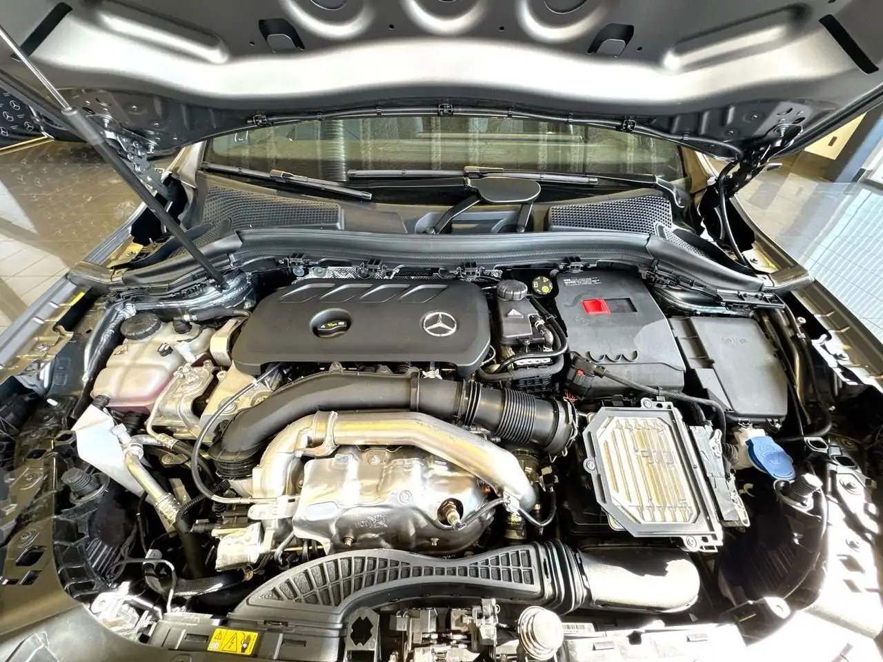 Mercedes-Benz GLA снимка Mercedes-Benz GLA