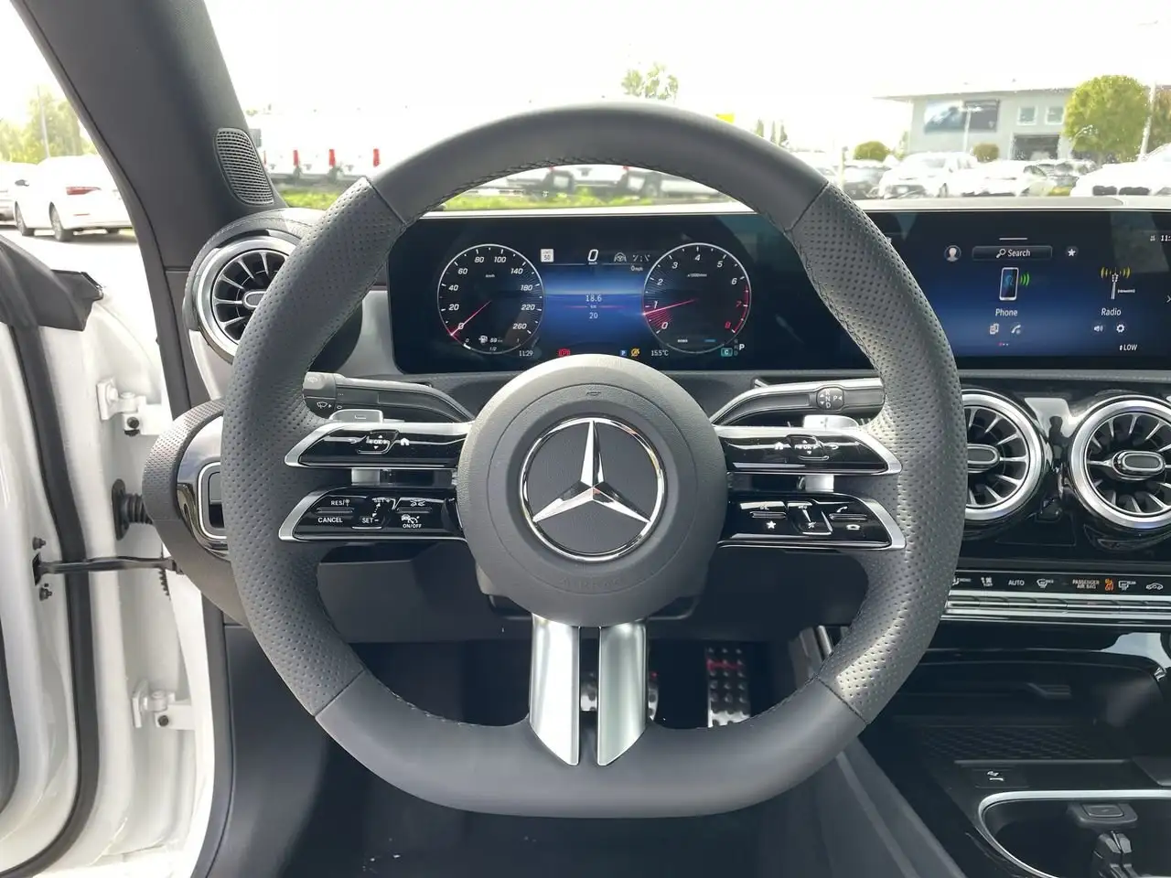 Mercedes-Benz CLA снимка Mercedes-Benz CLA