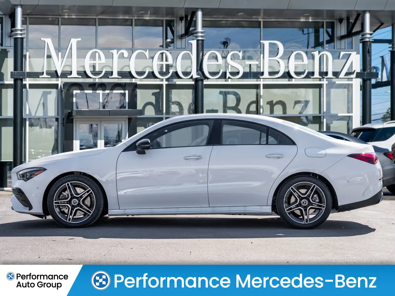 Mercedes-Benz CLA снимка Mercedes-Benz CLA