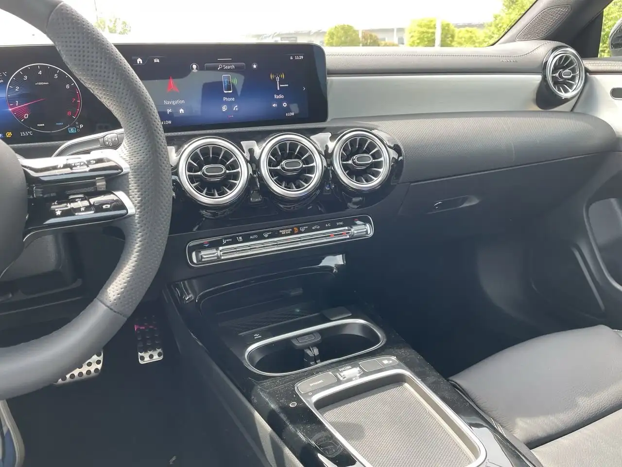 Mercedes-Benz CLA снимка Mercedes-Benz CLA