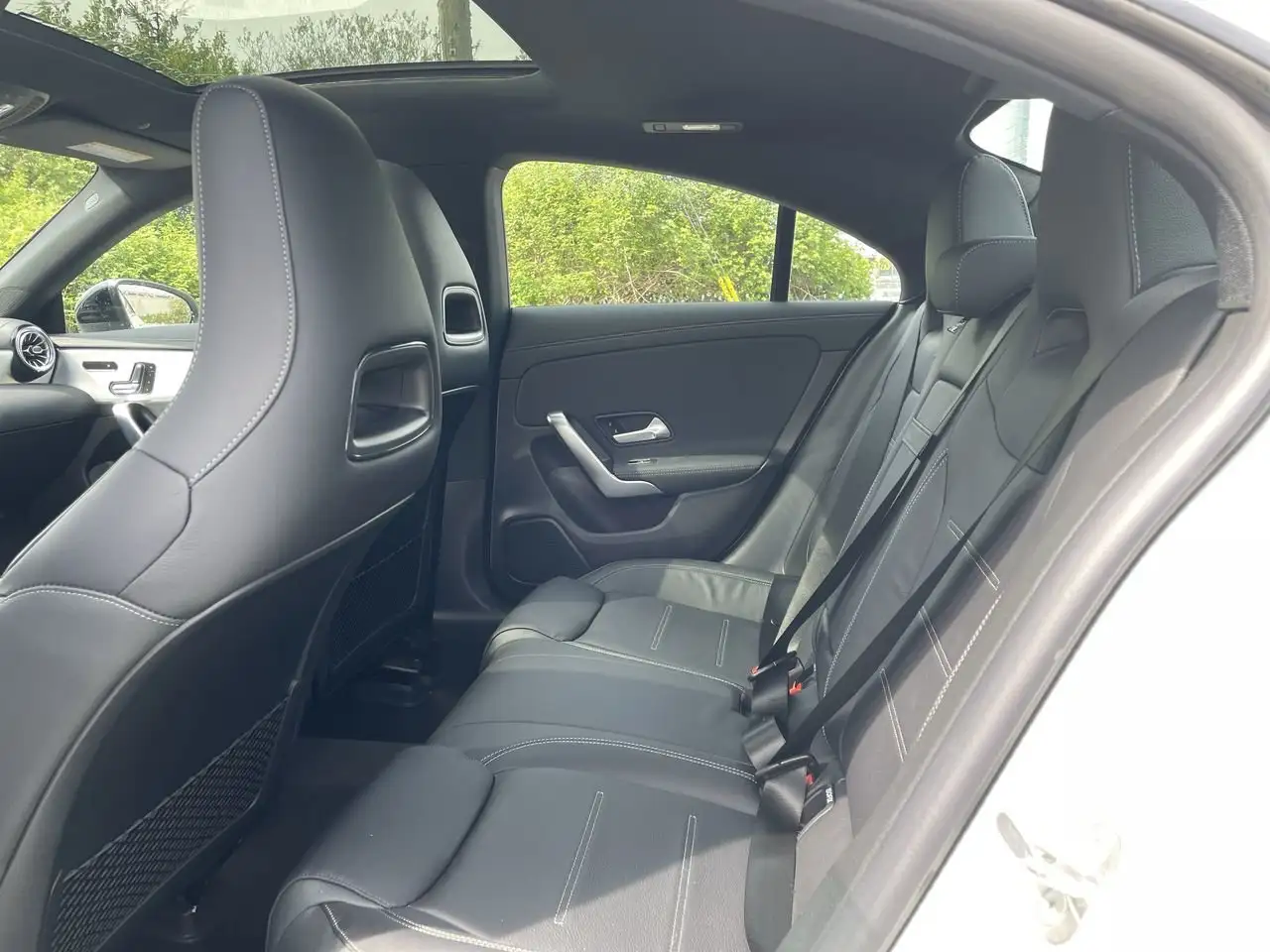 Mercedes-Benz CLA снимка Mercedes-Benz CLA