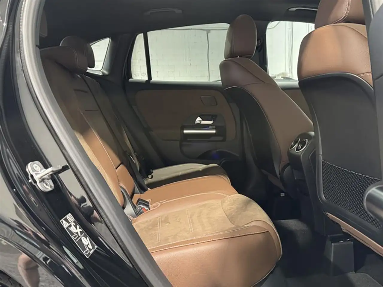 Mercedes-Benz GLA снимка Mercedes-Benz GLA