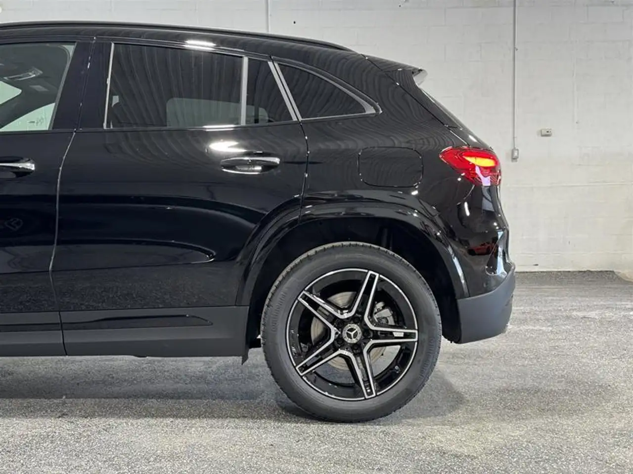 Mercedes-Benz GLA снимка Mercedes-Benz GLA
