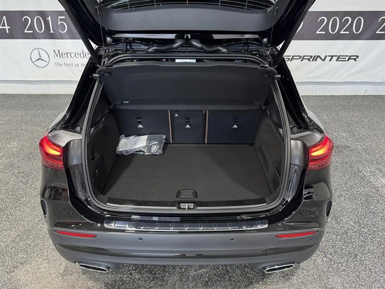 Mercedes-Benz GLA снимка Mercedes-Benz GLA